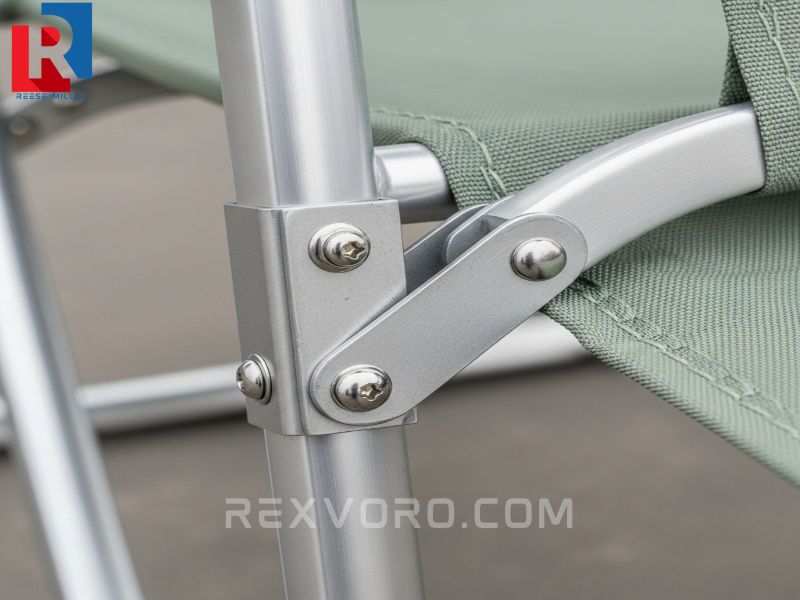 detailed-view-of-rust-resistant-stainless-steel-hardware-and-rivets-on-a-durable-camping-beach-chair-frame
